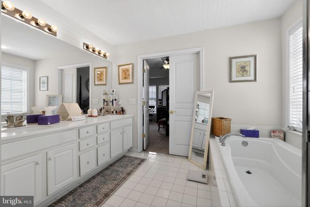 10 CROFT DR, Fountainville, PA 18923