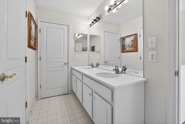10 CROFT DR, Fountainville, PA 18923