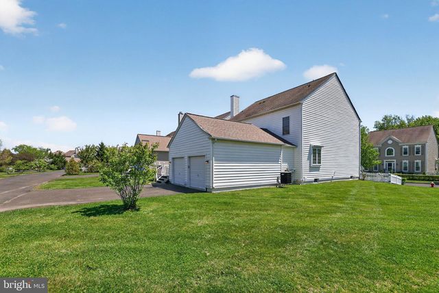 10 CROFT DR, Fountainville, PA 18923