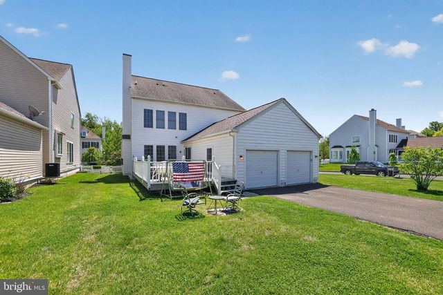 10 CROFT DR, Fountainville, PA 18923
