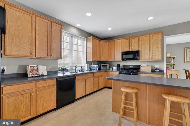 10 CROFT DR, Fountainville, PA 18923