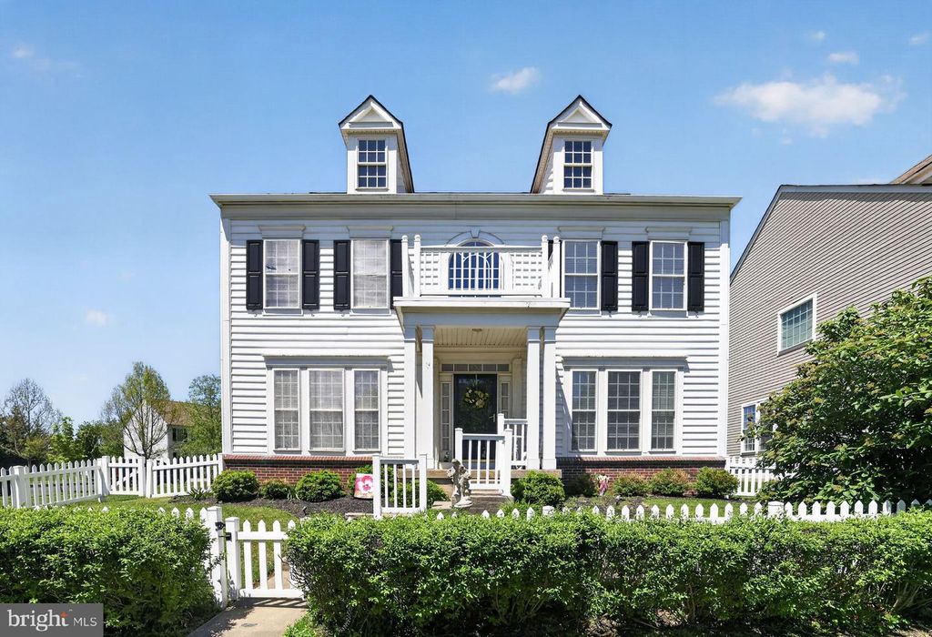 10 CROFT DR, Fountainville, PA 18923