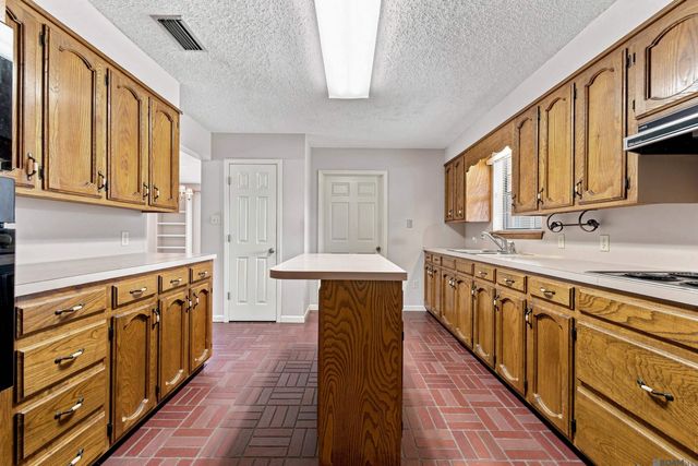 35384 Curtis Dr, Denham Springs, LA 70706