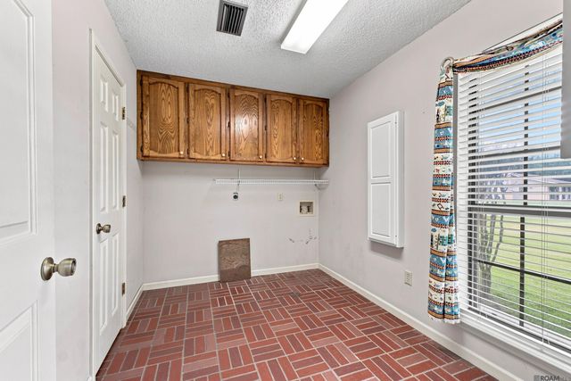 35384 Curtis Dr, Denham Springs, LA 70706