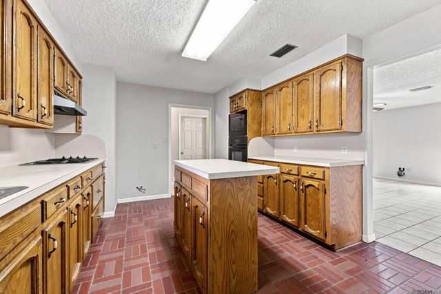 35384 Curtis Dr, Denham Springs, LA 70706