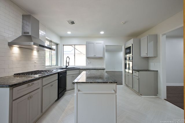 425 Winfield Blvd, San Antonio, TX 78239