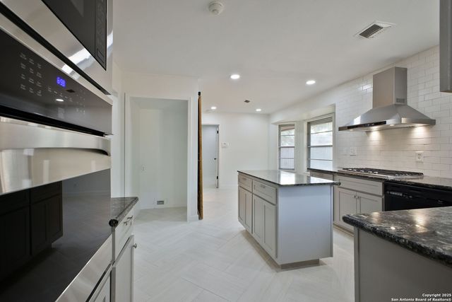 425 Winfield Blvd, San Antonio, TX 78239