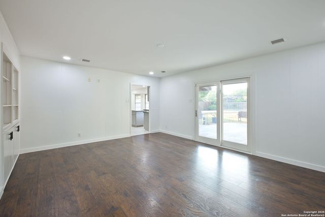 425 Winfield Blvd, San Antonio, TX 78239