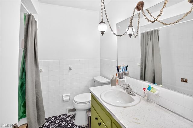 5040 Sandy Hook Drive, Parma, OH 44134