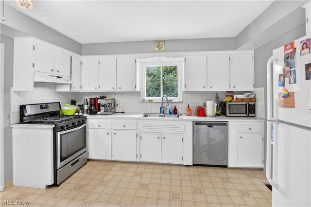 5040 Sandy Hook Drive, Parma, OH 44134