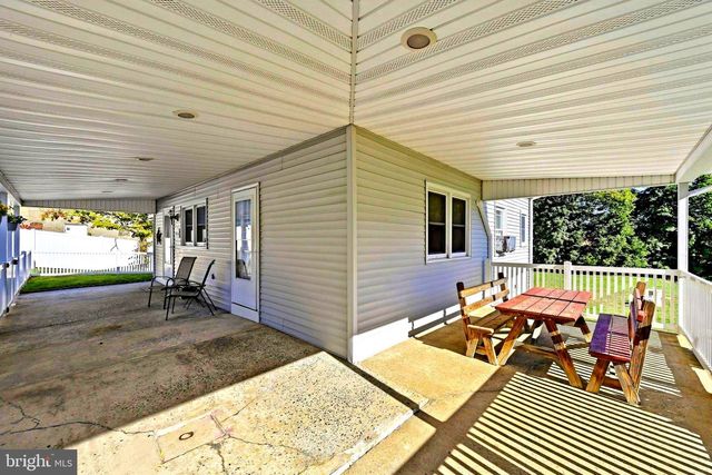 1010 CROSS KEYS RD, Leesport, PA 19533