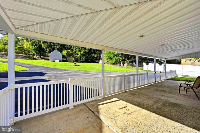 1010 CROSS KEYS RD, Leesport, PA 19533