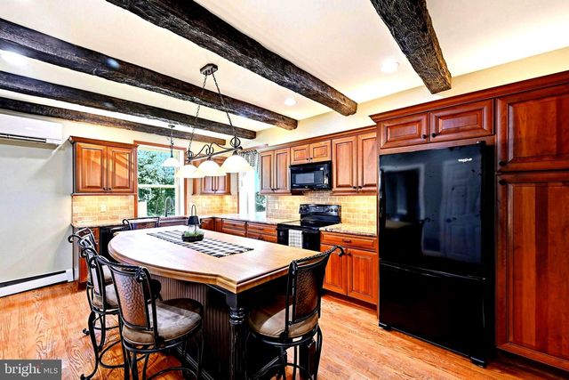 1010 CROSS KEYS RD, Leesport, PA 19533