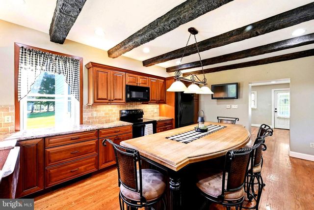 1010 CROSS KEYS RD, Leesport, PA 19533