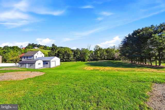 1010 CROSS KEYS RD, Leesport, PA 19533