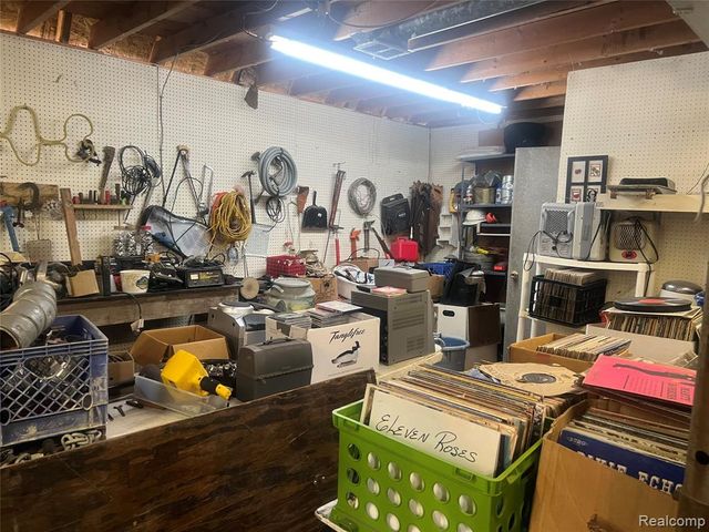 2427 S Vassar Road, Davison, MI 48423