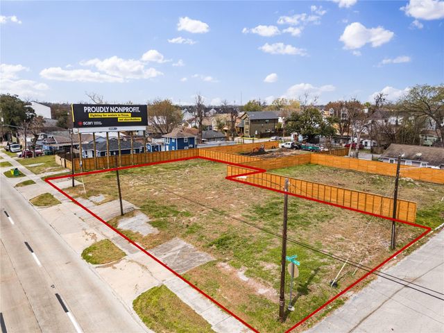 1025 N Loop, Houston, TX 77022