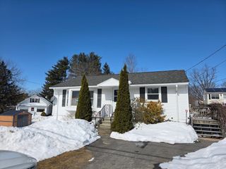 55 Apthorp St, Worcester, MA 01606