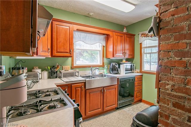 1580 Preston Avenue, Akron, OH 44305