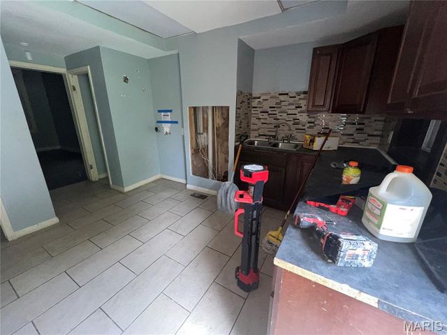 7909 Pennsylvania Avenue, St Louis, MO 63111