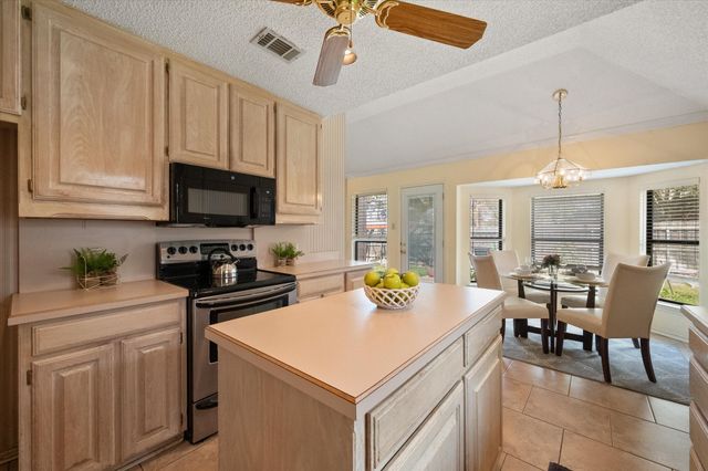 2207 Hunter View Court, Arlington, TX 76013