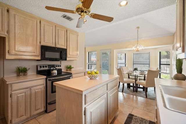 2207 Hunter View Court, Arlington, TX 76013