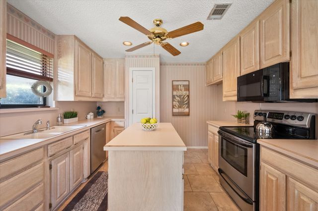 2207 Hunter View Court, Arlington, TX 76013