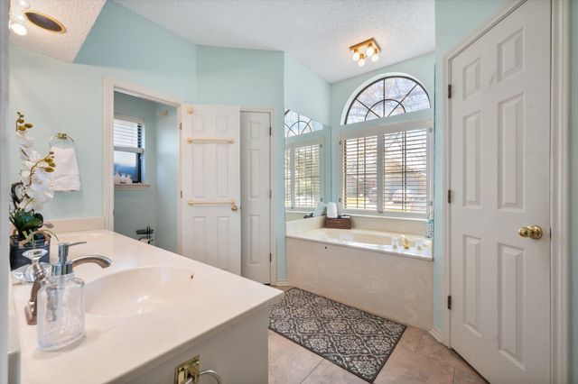 2207 Hunter View Court, Arlington, TX 76013