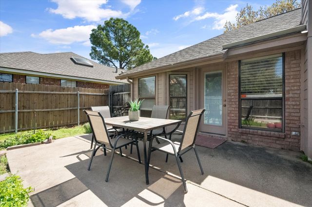 2207 Hunter View Court, Arlington, TX 76013