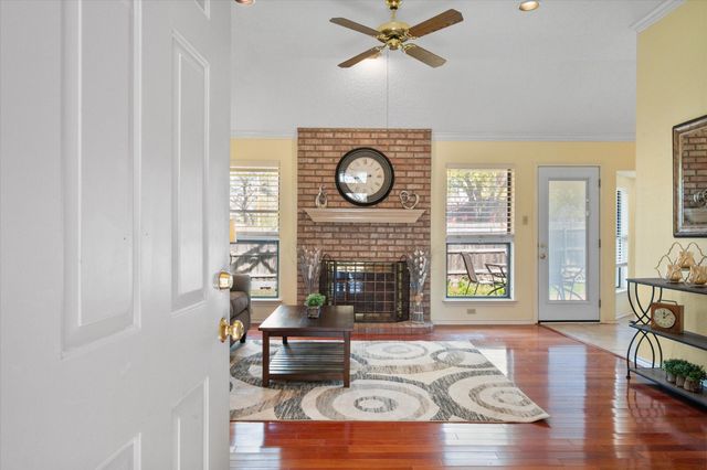 2207 Hunter View Court, Arlington, TX 76013