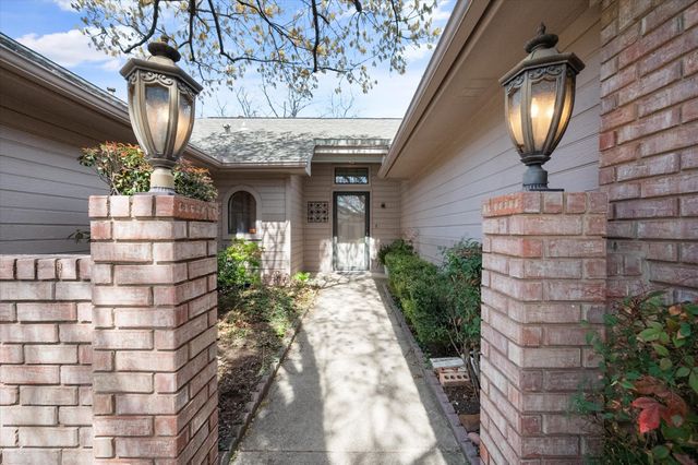 2207 Hunter View Court, Arlington, TX 76013