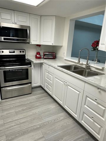 2055 SW 122nd Ave 425, Miami, FL 33175