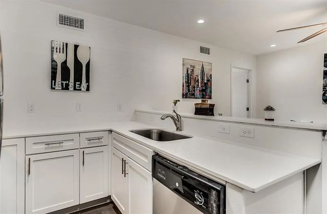 4919 San Jacinto Street 102, Dallas, TX 75206