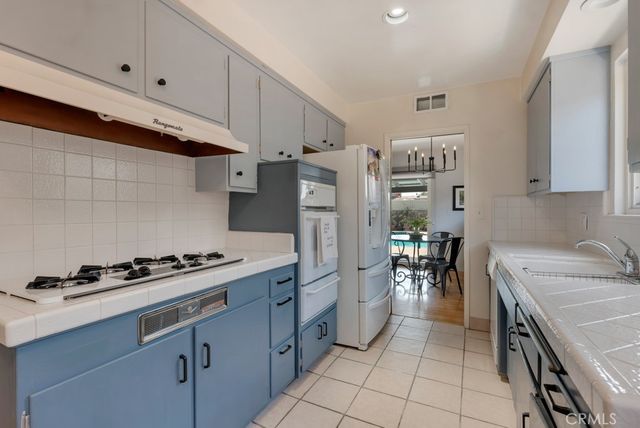 8367 Garden Grove, Northridge, CA 91325