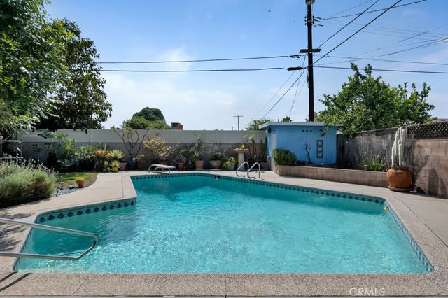 8367 Garden Grove, Northridge, CA 91325