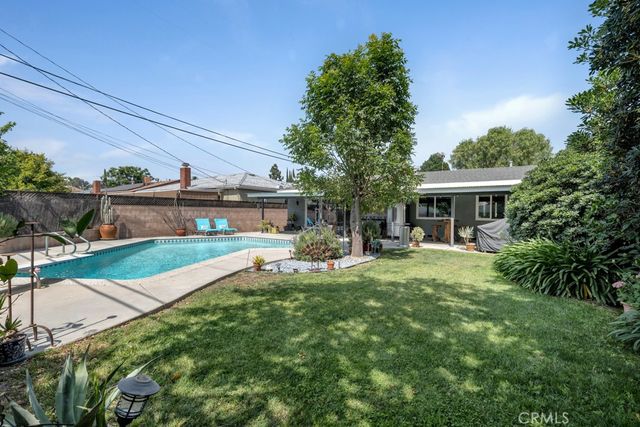 8367 Garden Grove, Northridge, CA 91325