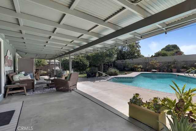 8367 Garden Grove, Northridge, CA 91325