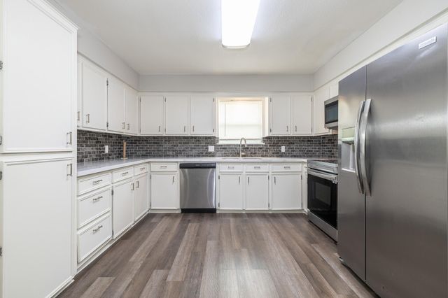 2302 38th Avenue N, Texas City, TX 77590