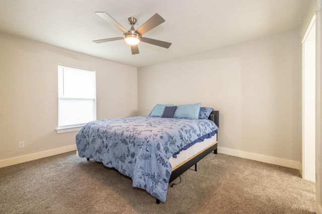 2302 38th Avenue N, Texas City, TX 77590