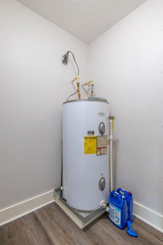 2302 38th Avenue N, Texas City, TX 77590