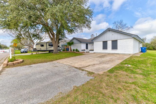 2302 38th Avenue N, Texas City, TX 77590