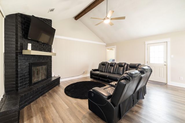 2302 38th Avenue N, Texas City, TX 77590