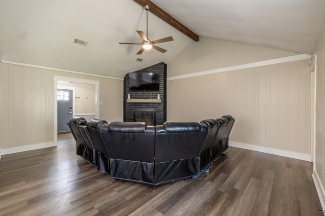 2302 38th Avenue N, Texas City, TX 77590