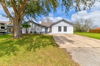 2302 38th Avenue N, Texas City, TX 77590