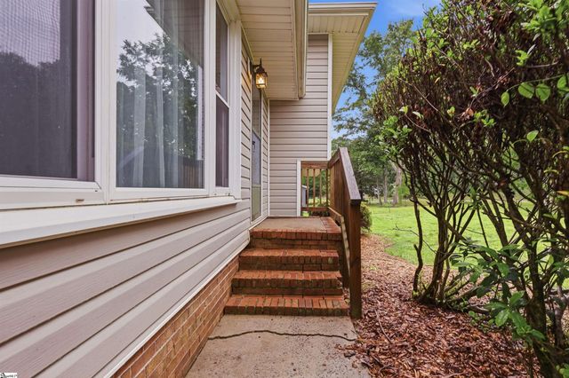 1302 Wham Lawn Road, Gray Court, SC 29645