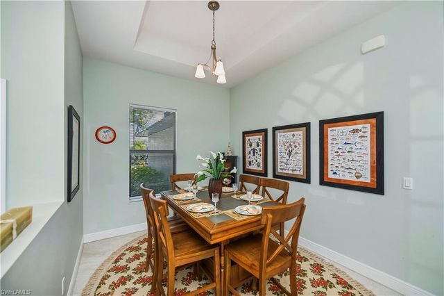 910 SW 12th TER, Cape Coral, FL 33991