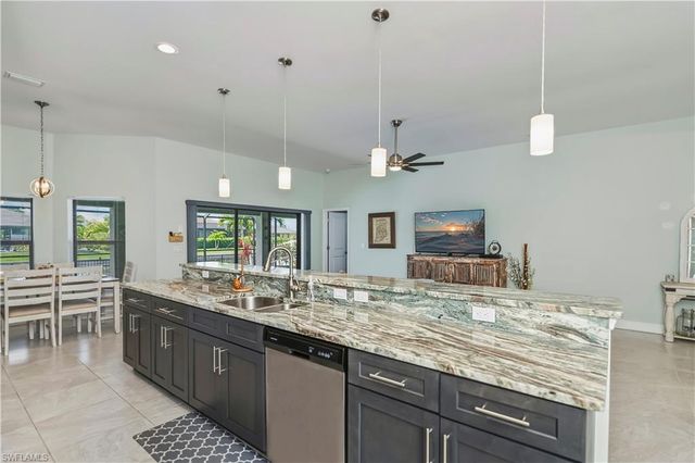 910 SW 12th TER, Cape Coral, FL 33991