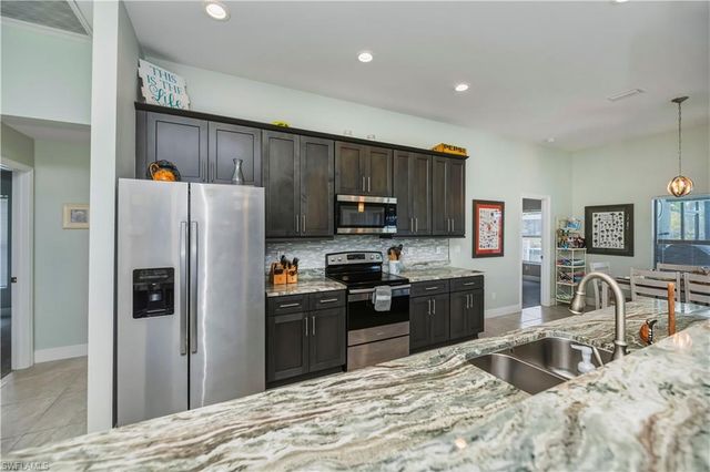 910 SW 12th TER, Cape Coral, FL 33991