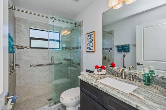 910 SW 12th TER, Cape Coral, FL 33991