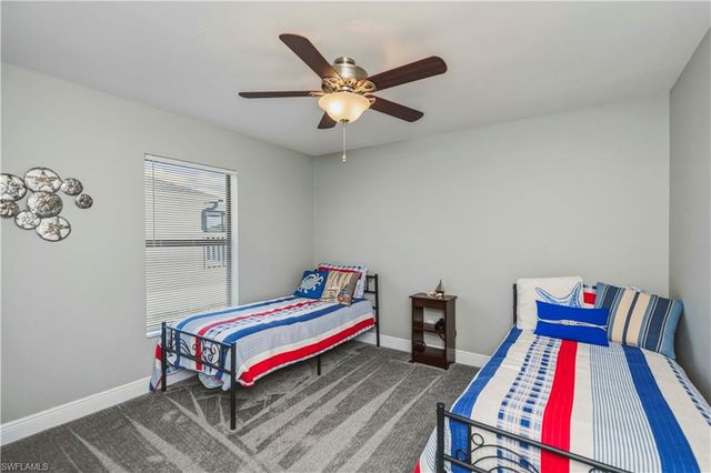 910 SW 12th TER, Cape Coral, FL 33991
